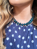 Détail perles collier Aura bleu Maison Aona